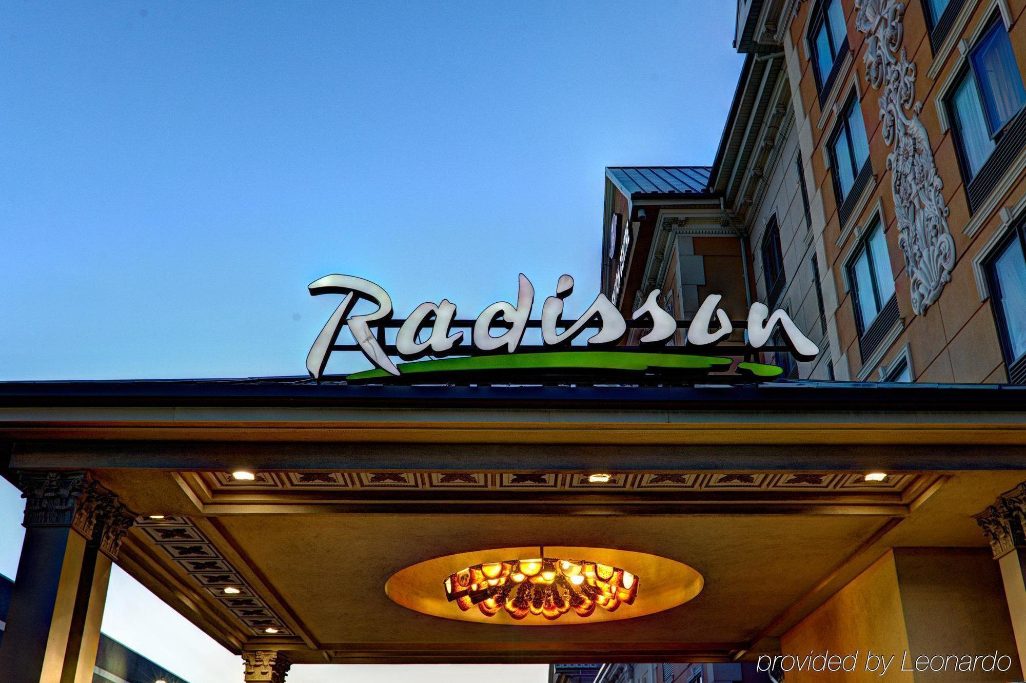 Hotel Radisson Toronto Airport West 4*