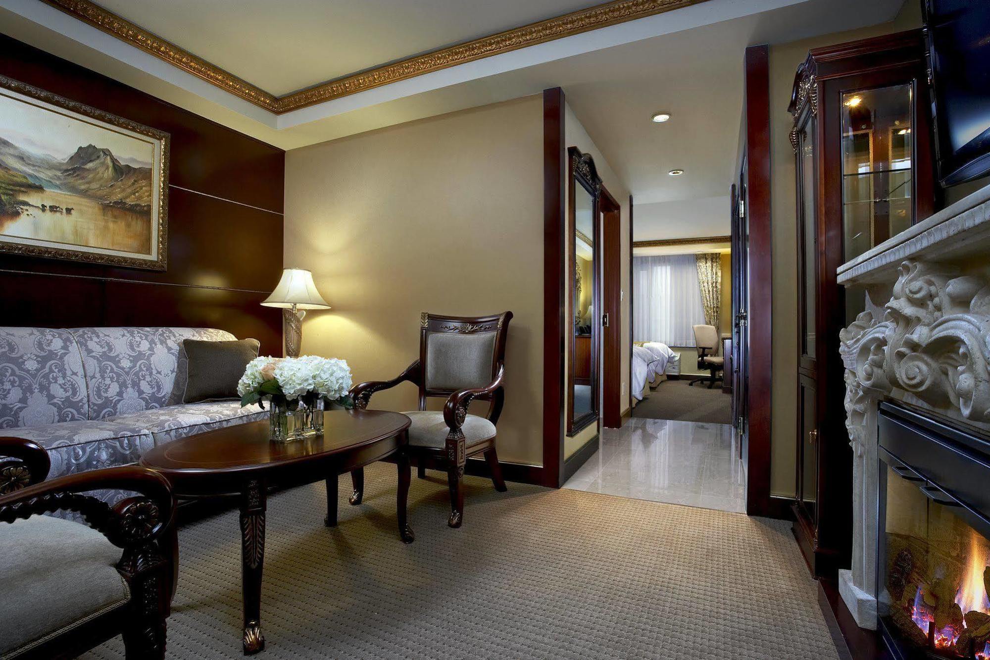 Radisson Toronto Airport West Mississauga